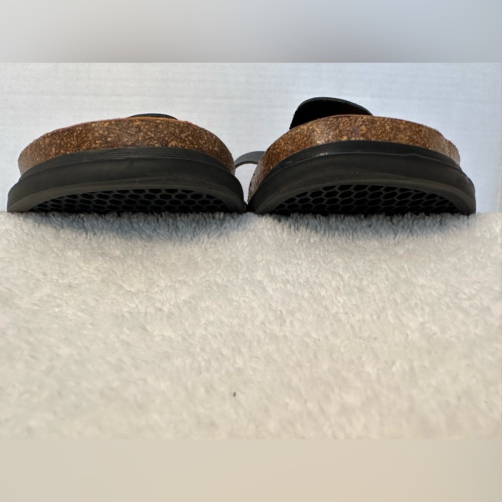 Bearpaw men’s sandal w/contour leather footbed, rubber sole, slightly cushioned. - Picture 10 of 13